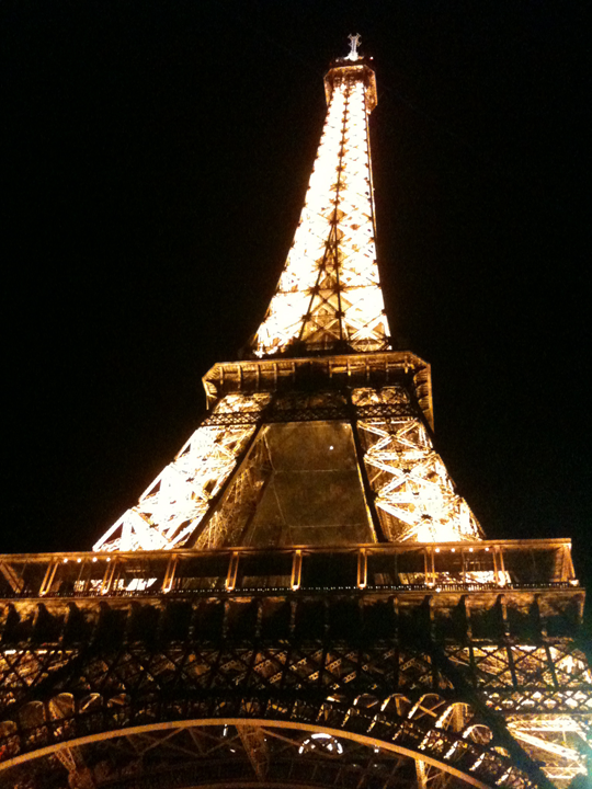 http://morristsai.com/blogpics/EiffelTowerLit.png
